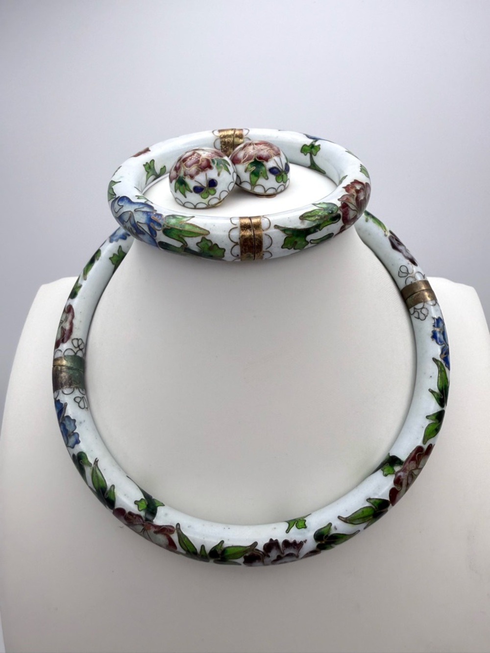 Vintage 3 Piece White Cloisonne Set, Collar/Choker, Bracelet, Clip On Earrings
